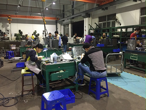 塑料模具开模 
